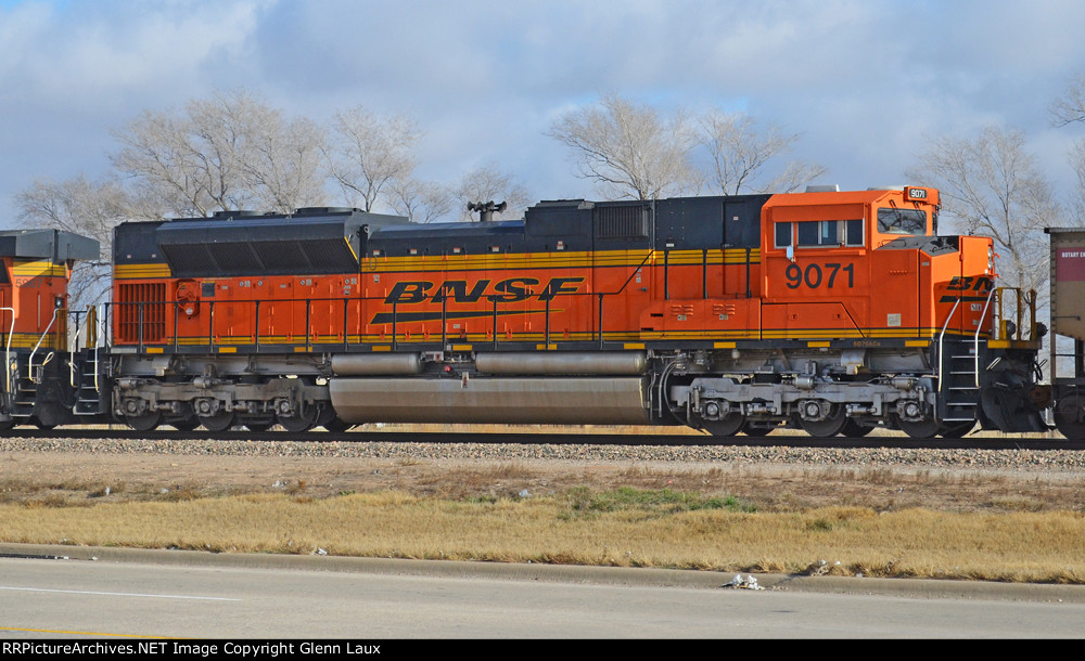 BNSF 9071